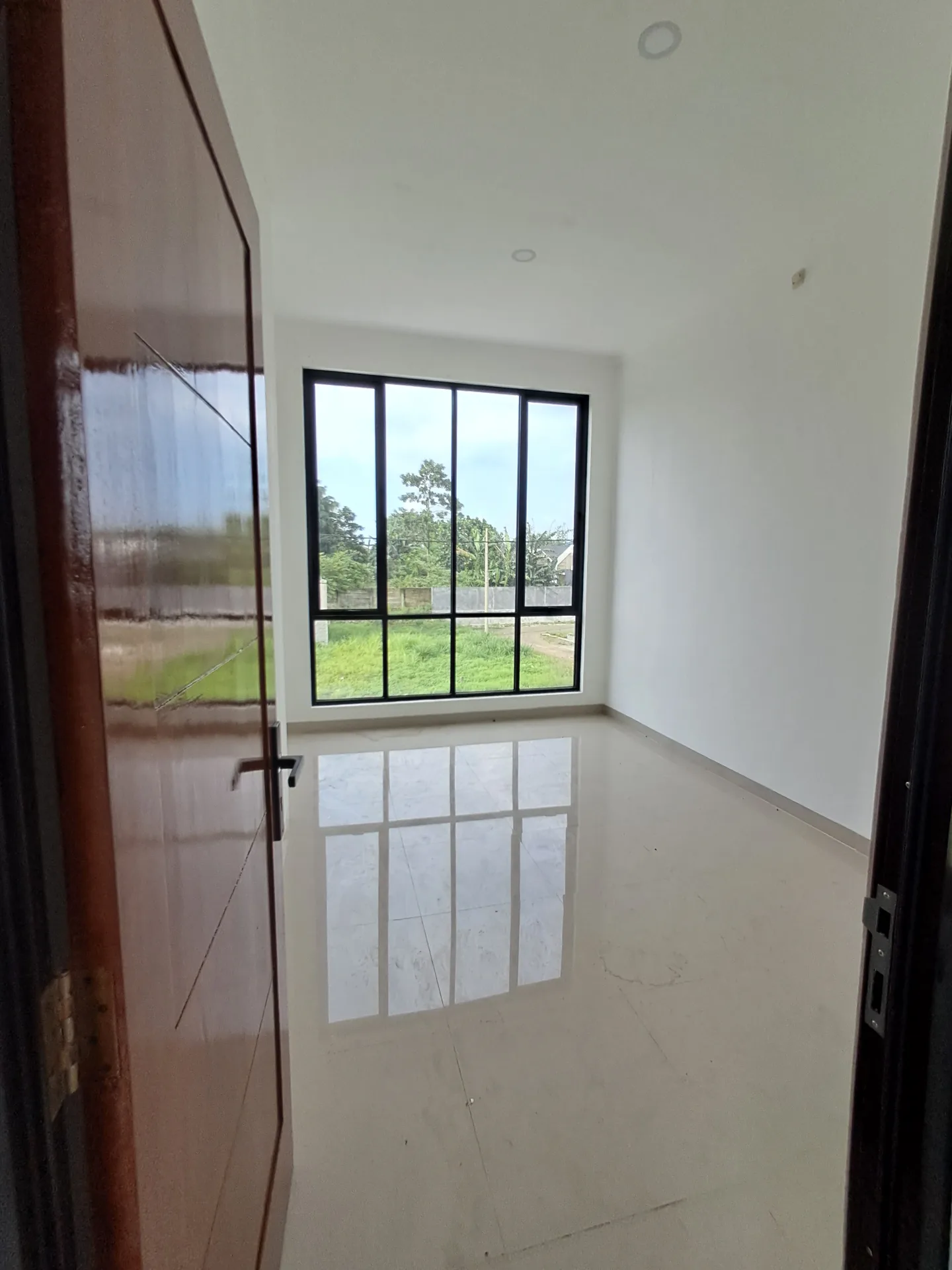 Interior Hangat Berbalut Kayu